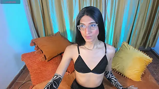 Snapshot of CharlotteLauren chatting on July 2026 04:21:02 AM CharlotteLauren online show from July 2026 04:21:02 AM