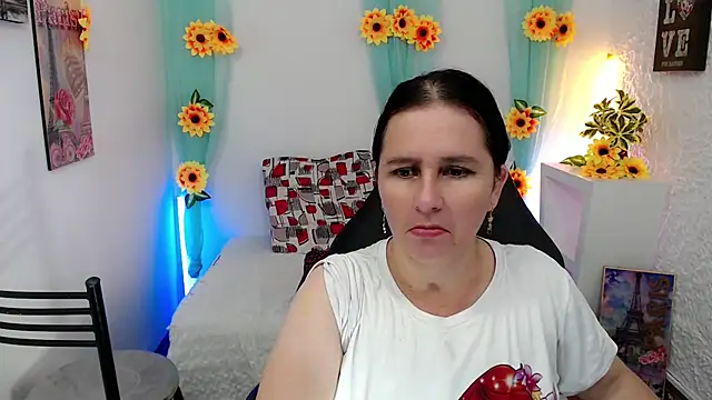 victoria jones online show from February 2025 08:00:01 PM