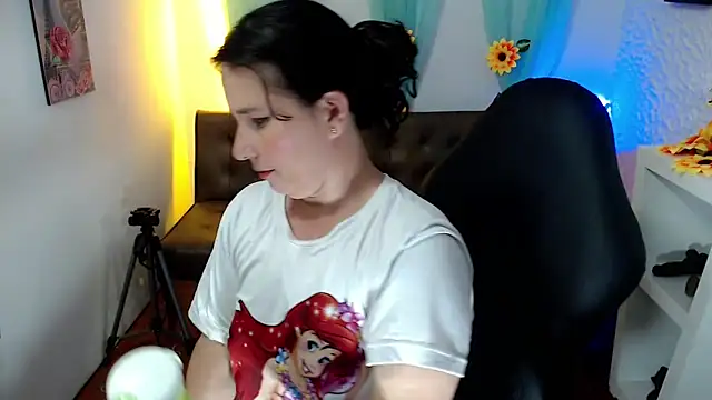 victoria jones online show from March 2025 05:35:02 PM