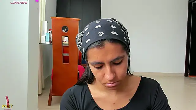 Kamilasalazar online show from February 2025 06:40:01 PM