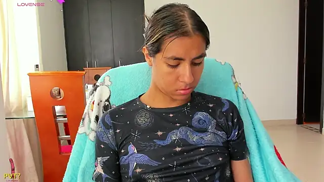 Kamilasalazar online show from February 2025 02:04:01 PM