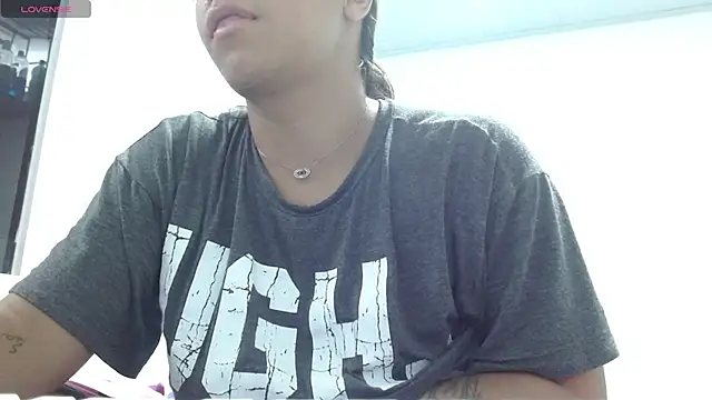 Kamilasalazar online show from September 2025 07:58:02 PM