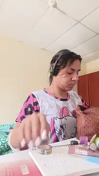 Kamilasalazar online show from November 2025 02:34:02 PM