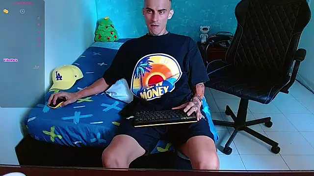 bray hotboy777 online show from December 2024 08:47:02 PM