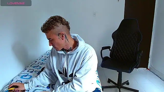 bray hotboy777 online show from October 2025 03:33:02 PM