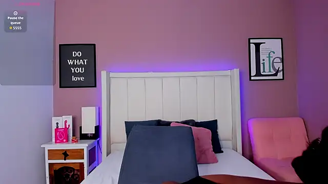 Snapshot of Britanymooree chatting on October 2025 07:56:02 PM Britanymooree online show from October 2025 07:56:02 PM