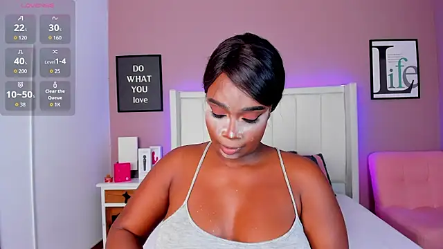 Snapshot of Britanymooree chatting on October 2025 07:49:01 PM Britanymooree online show from October 2025 07:49:01 PM