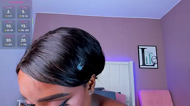 Snapshot of Britanymooree chatting on November 2025 07:29:02 PM Britanymooree online show from November 2025 07:29:02 PM