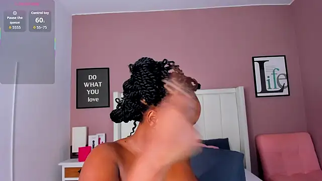 Snapshot of Britanymooree chatting on November 2025 07:47:02 PM Britanymooree online show from November 2025 07:47:02 PM