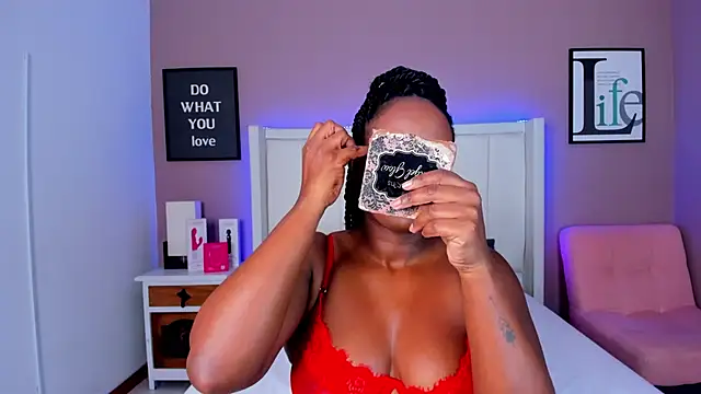 Snapshot of Britanymooree chatting on November 2025 08:33:02 PM Britanymooree online show from November 2025 08:33:02 PM