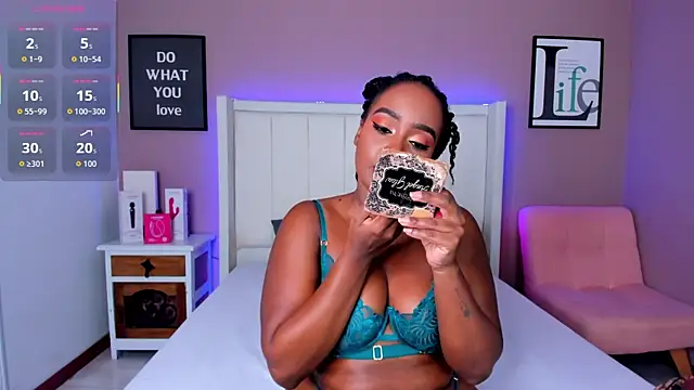 Snapshot of Britanymooree chatting on December 2025 08:04:01 PM Britanymooree online show from December 2025 08:04:01 PM