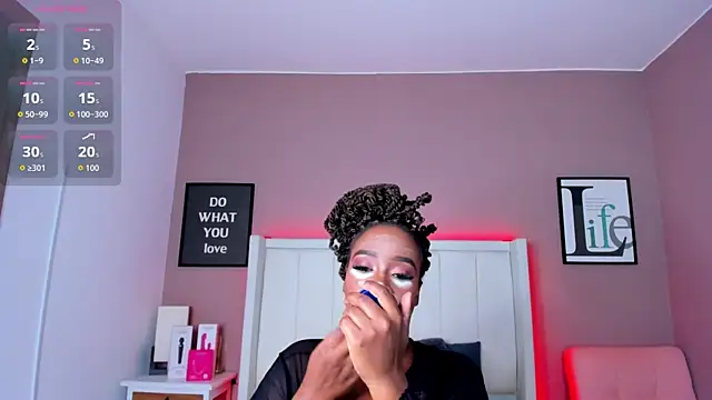 Snapshot of Britanymooree chatting on January 2026 07:27:02 PM Britanymooree online show from January 2026 07:27:02 PM