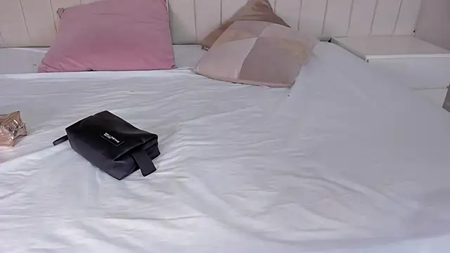 Littleolivia  online show from February 2025 01:08:02 PM