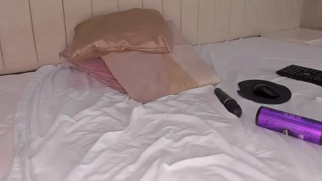 Littleolivia  online show from March 2025 05:27:02 PM