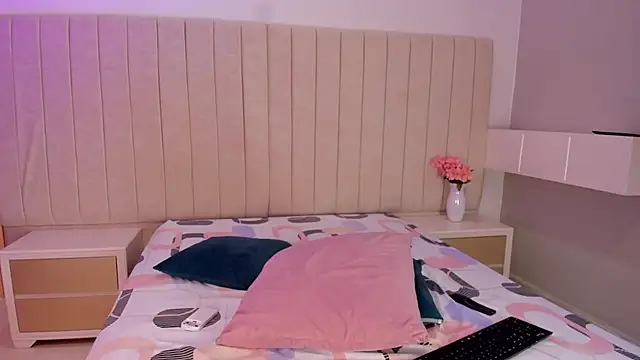 Littleolivia  online show from March 2026 01:51:01 PM