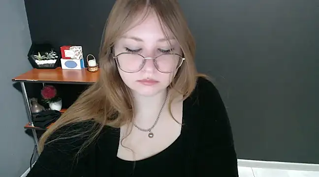 Snapshot of lady_minx chatting on January 2025 07:37:02 AM lady minx online show from January 2025 07:37:02 AM