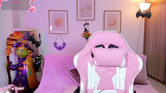 Veronica isaza   online show from October 2025 12:25:01 PM