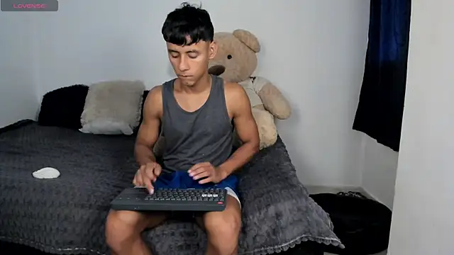 Snapshot of LittleParker chatting on July 2026 01:02:01 PM LittleParker online show from July 2026 01:02:01 PM