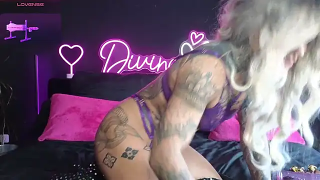 Snapshot of Divina_X_ chatting on March 2025 07:57:02 AM Divina X  online show from March 2025 07:57:02 AM