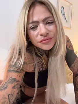 Snapshot of Divina_X_ chatting on October 2025 05:24:01 PM Divina X  online show from October 2025 05:24:01 PM