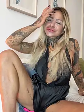 Snapshot of Divina_X_ chatting on October 2025 03:51:02 AM Divina X  online show from October 2025 03:51:02 AM