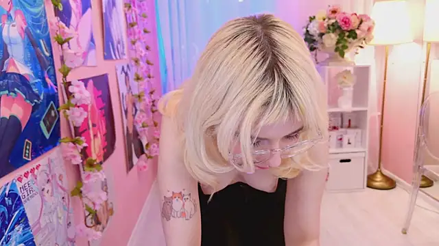 Coconut Mia online show from March 2025 05:02:02 PM