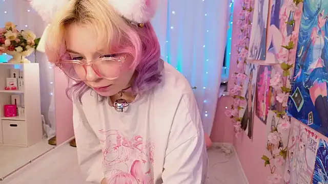 Coconut Mia online show from November 2025 03:03:02 PM