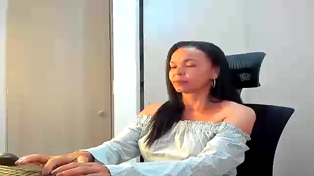 Evawalker  online show from September 2025 03:33:02 AM