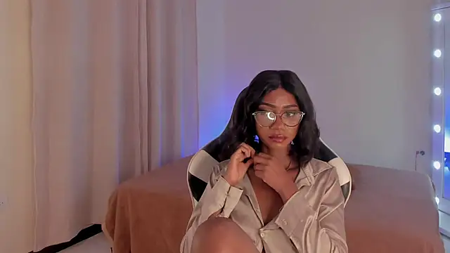 Snapshot of SavannahWildee chatting on February 2025 07:19:02 PM SavannahWildee online show from February 2025 07:19:02 PM