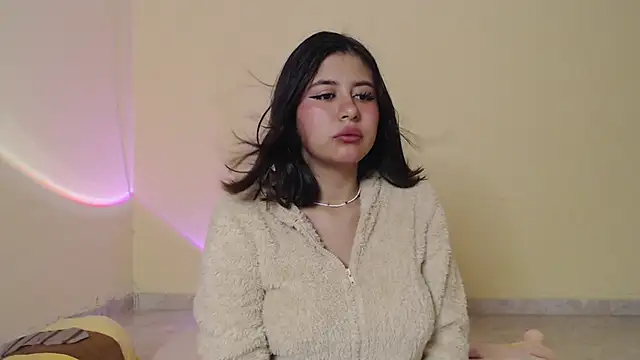 Snapshot of _maiahairy_ chatting on February 2025 01:06:01 PM  maiahairy  online show from February 2025 01:06:01 PM