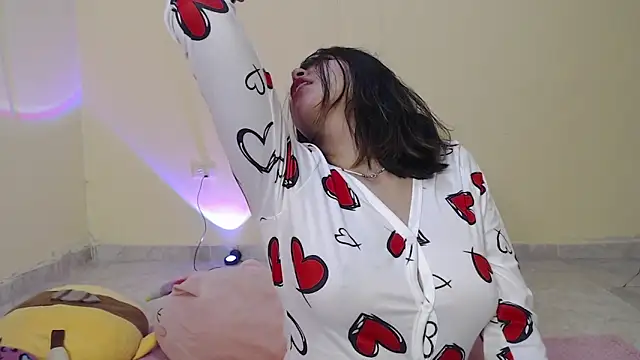 Snapshot of _maiahairy_ chatting on February 2025 01:28:01 PM  maiahairy  online show from February 2025 01:28:01 PM