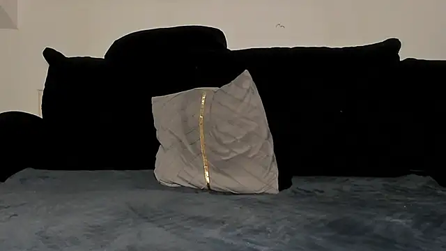 Snapshot of laurasommer chatting on February 2026 05:09:02 PM laurasommer online show from February 2026 05:09:02 PM