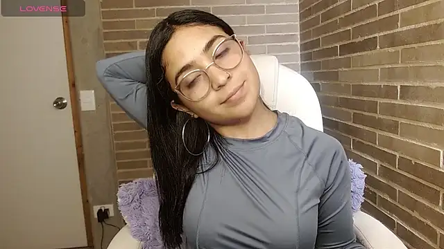 Snapshot of helenacyruss chatting on February 2026 07:09:02 PM helenacyruss online show from February 2026 07:09:02 PM