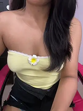 LeisyXO online show from April 2026 08:33:02 PM