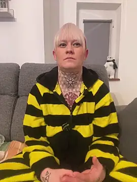 poussichienne online show from December 2024 08:15:01 PM