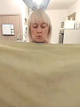 poussichienne online show from February 2026 05:03:02 PM