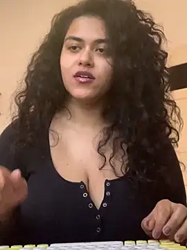 Snapshot of Curvydesifromgermany chatting on January 2025 02:35:02 PM Curvydesifromgermany online show from January 2025 02:35:02 PM