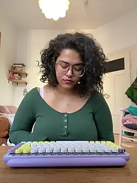 Snapshot of Curvydesifromgermany chatting on March 2025 03:42:02 PM Curvydesifromgermany online show from March 2025 03:42:02 PM