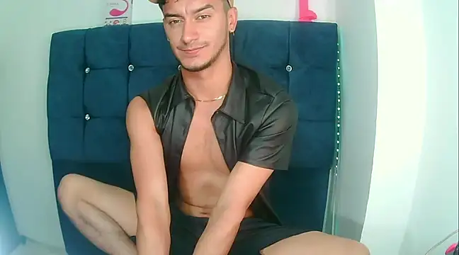 Snapshot of Kevin_Torres chatting on January 2025 06:23:01 PM Kevin Torres online show from January 2025 06:23:01 PM