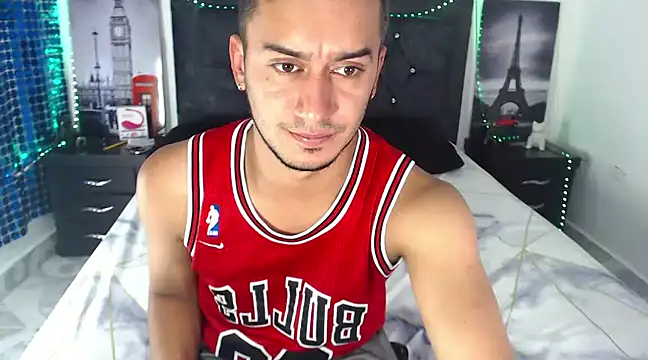 Snapshot of Kevin_Torres chatting on February 2025 08:00:01 PM Kevin Torres online show from February 2025 08:00:01 PM