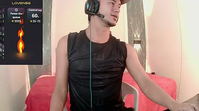 Snapshot of Kevin_Torres chatting on September 2025 10:12:01 PM Kevin Torres online show from September 2025 10:12:01 PM