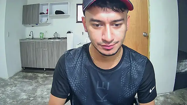 Snapshot of Kevin_Torres chatting on October 2025 09:26:02 PM Kevin Torres online show from October 2025 09:26:02 PM