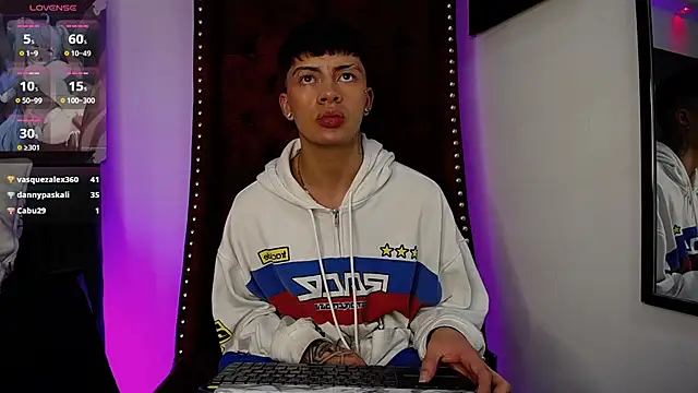 Snapshot of Steev_Novoa chatting on December 2024 08:11:01 AM Steev Novoa online show from December 2024 08:11:01 AM