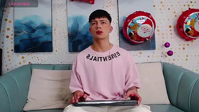 Snapshot of Steev_Novoa chatting on December 2024 05:12:02 AM Steev Novoa online show from December 2024 05:12:02 AM