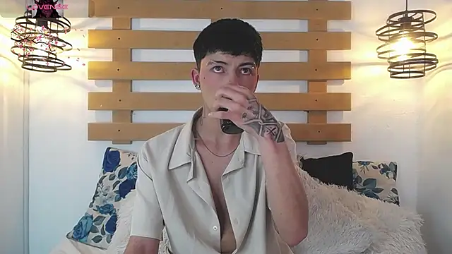 Snapshot of Steev_Novoa chatting on February 2025 09:53:02 AM Steev Novoa online show from February 2025 09:53:02 AM