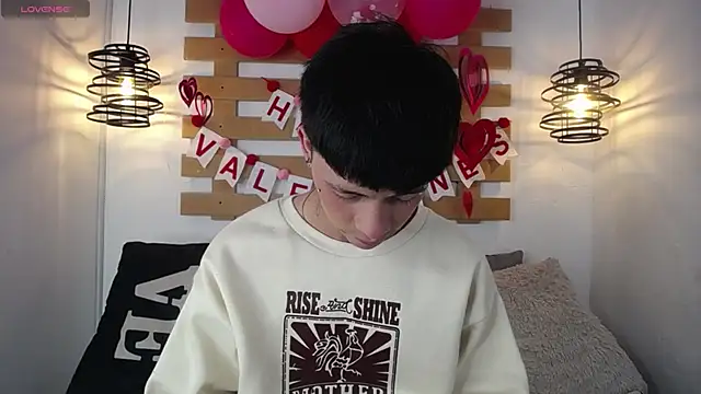 Snapshot of Steev_Novoa chatting on February 2025 04:04:01 AM Steev Novoa online show from February 2025 04:04:01 AM