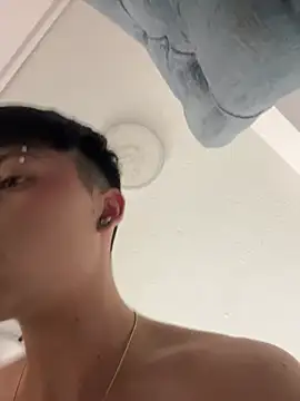 Snapshot of Steev_Novoa chatting on February 2025 10:16:02 AM Steev Novoa online show from February 2025 10:16:02 AM