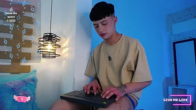 Snapshot of Steev_Novoa chatting on February 2025 07:45:02 AM Steev Novoa online show from February 2025 07:45:02 AM