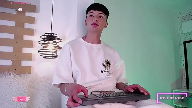 Snapshot of Steev_Novoa chatting on March 2025 05:16:01 AM Steev Novoa online show from March 2025 05:16:01 AM