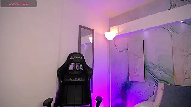 Snapshot of Steev_Novoa chatting on April 2026 03:04:02 AM Steev Novoa online show from April 2026 03:04:02 AM